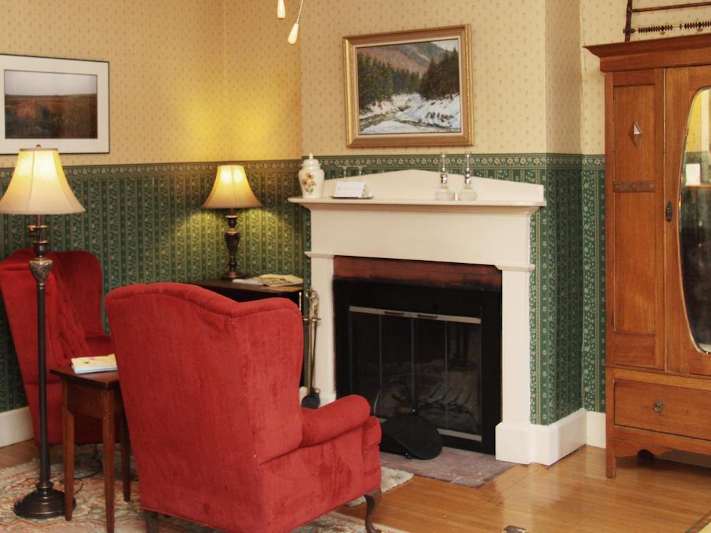 The Notchland Inn Bartlett Room photo