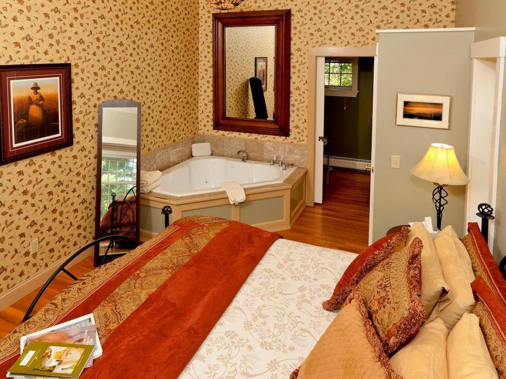 The Notchland Inn Bartlett Room photo